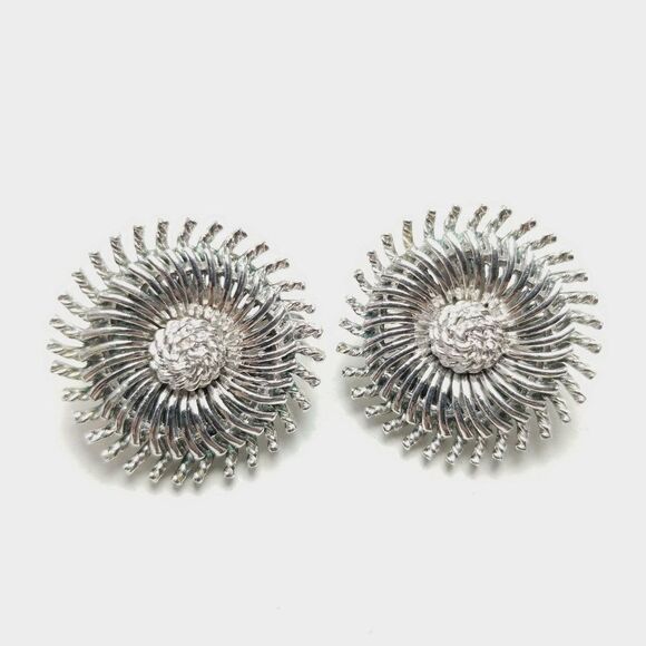 Vintage Crown Trifari Clip On Earrings, Silver Tone Pinwheel Shape Mid Century - Picture 7 of 7